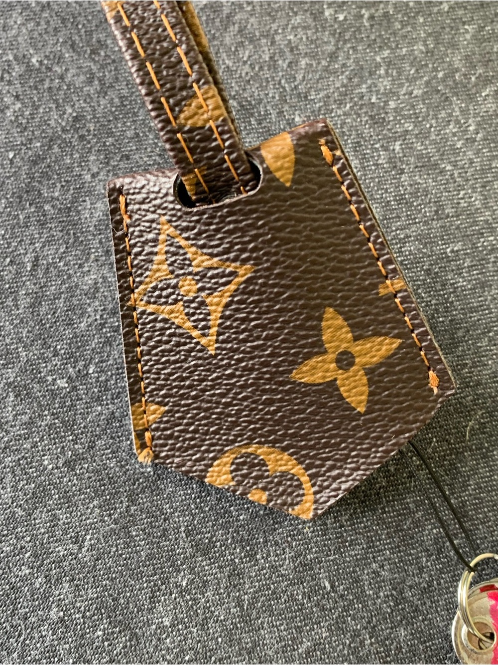 Louis Vuitton Key Bell Leather Strap LV Logo Clochette Luggage Tag Keys